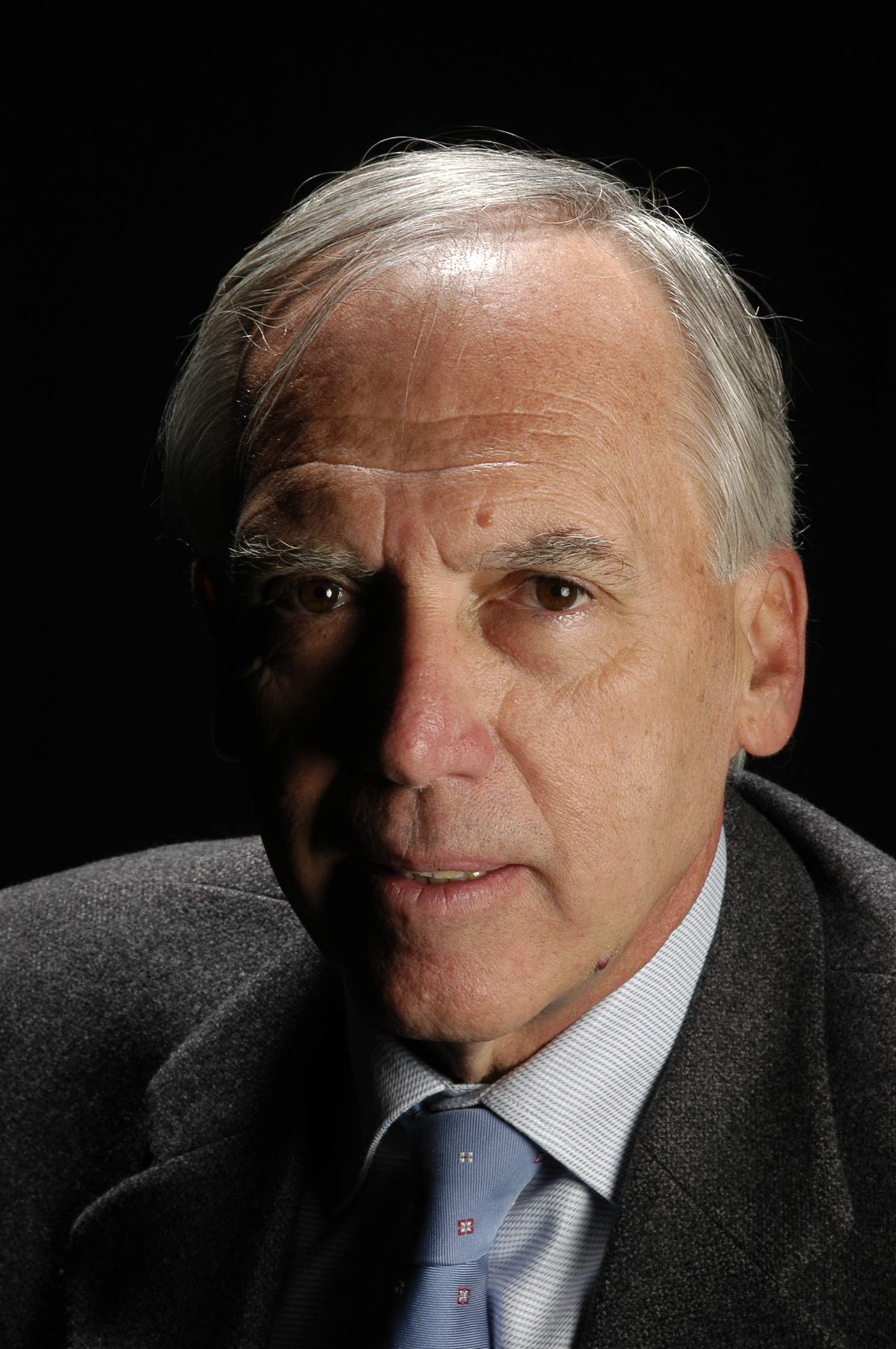 DR. CARLOS OLIVERAS LEY